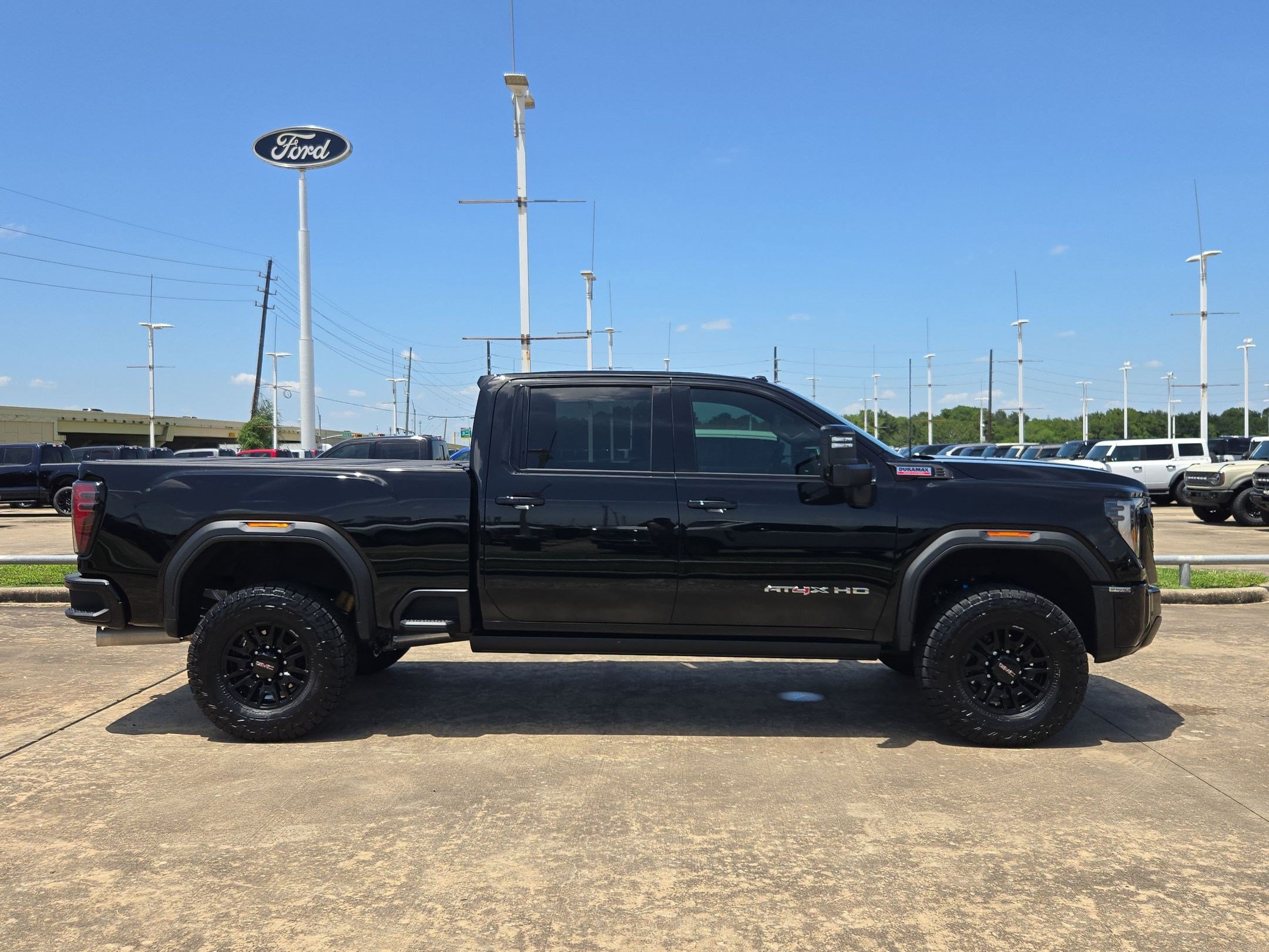 Used 2026 GMC Sierra 2500 AT4X AWD/4WD image 2