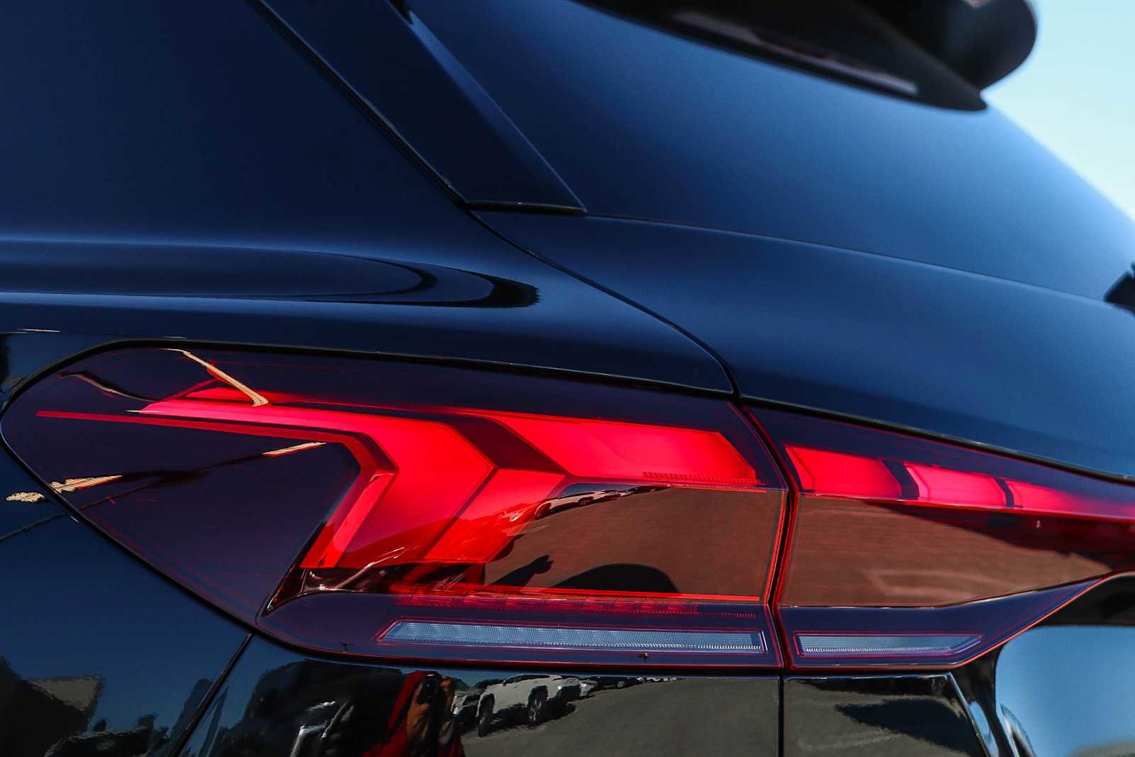 New 2025 Audi Q6 e-tron Premium AWD/4WD image 12