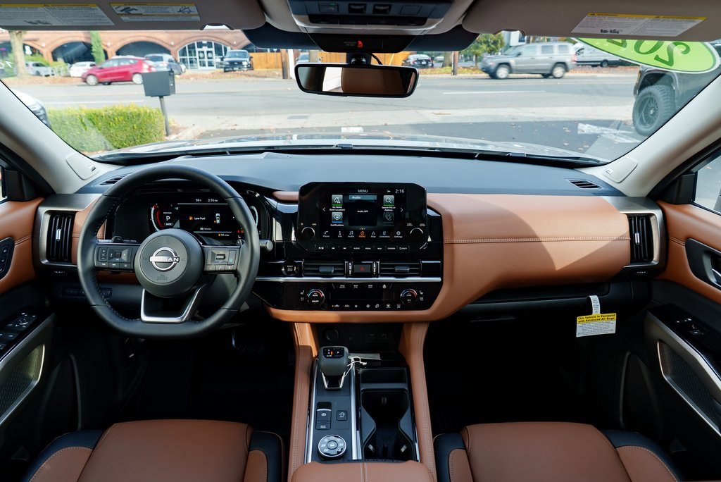 New 2025 Nissan Pathfinder Platinum image 9