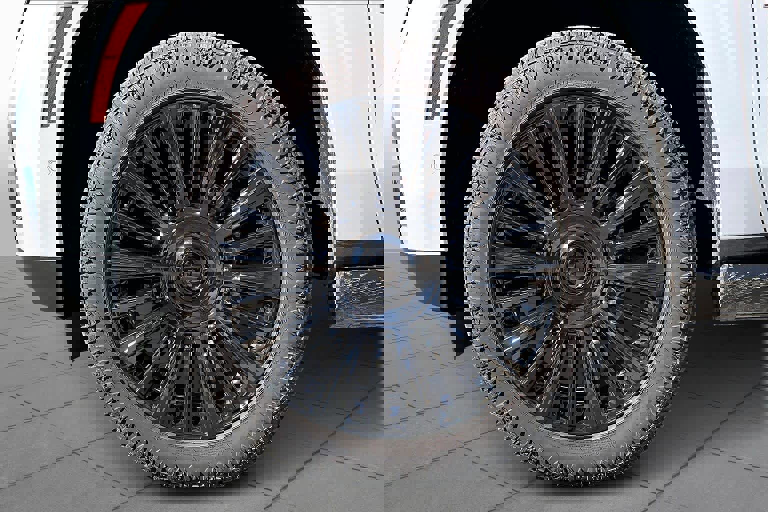 Used 2025 GMC Yukon XL Denali w/ Sun & Power Step Package image 11