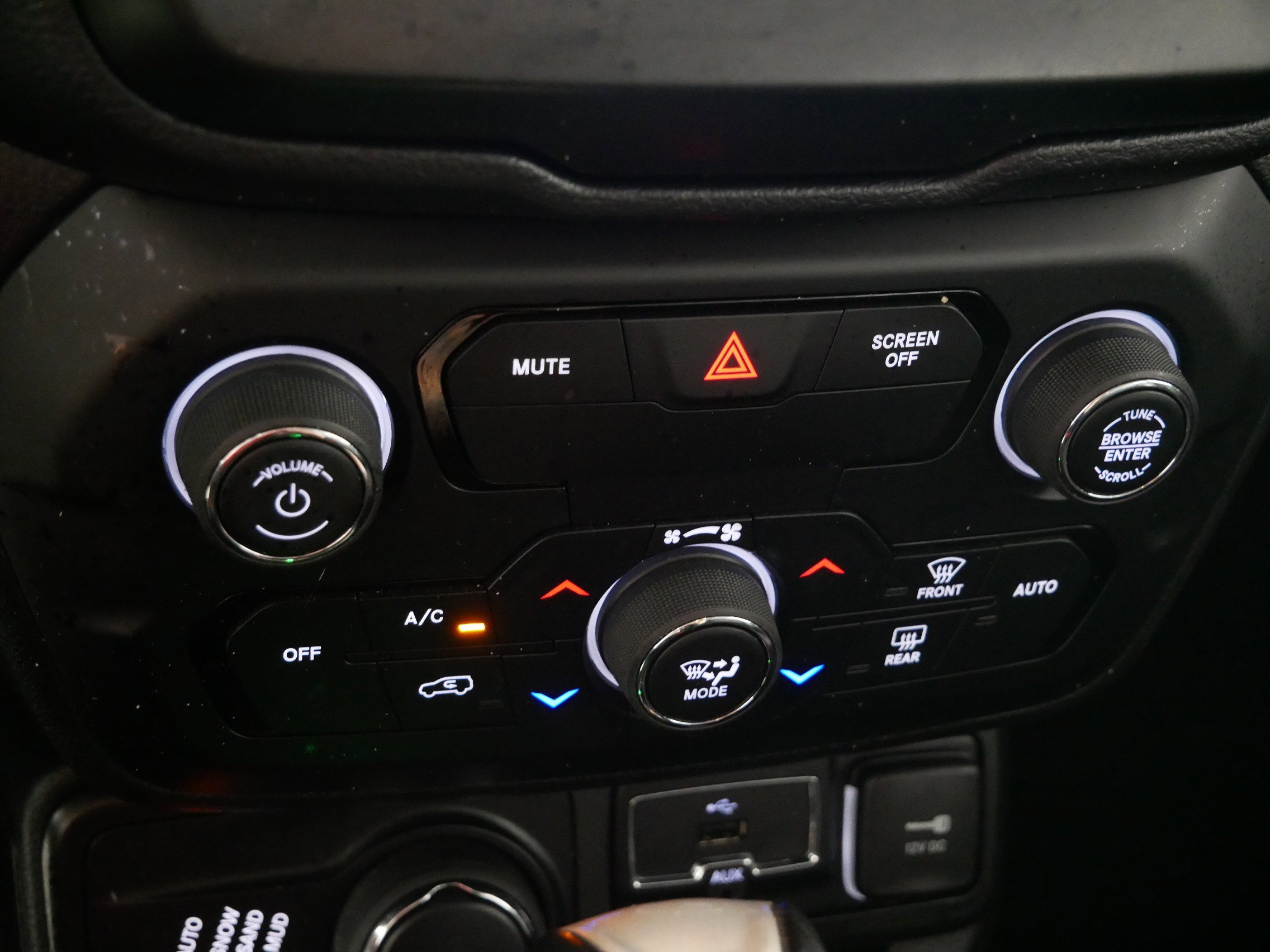 Used 2019 Jeep Renegade Limited AWD/4WD image 23