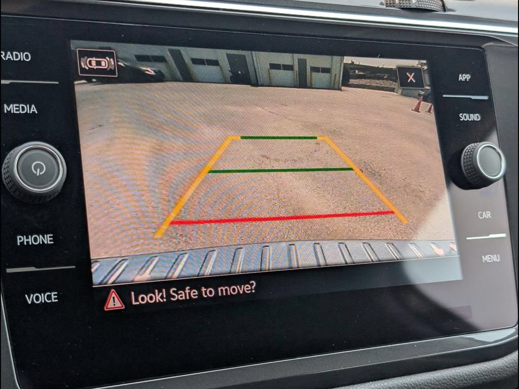 Used 2023 Volkswagen Tiguan SE FWD image 17