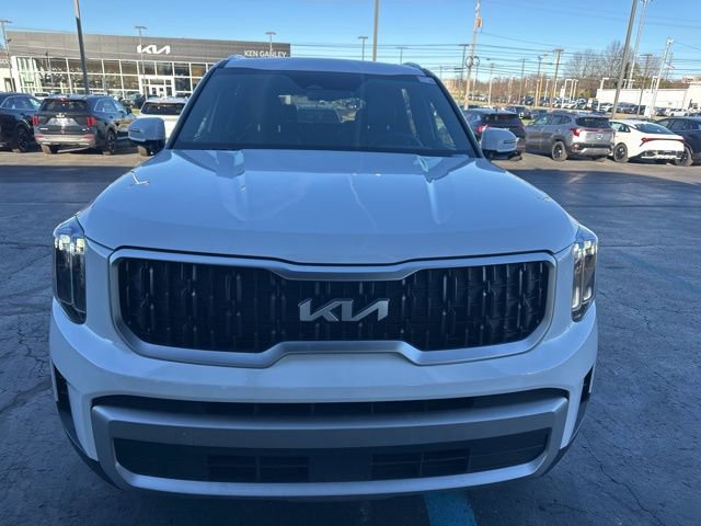 Used 2023 Kia Telluride EX w/ EX Captain's Chair Package image 2