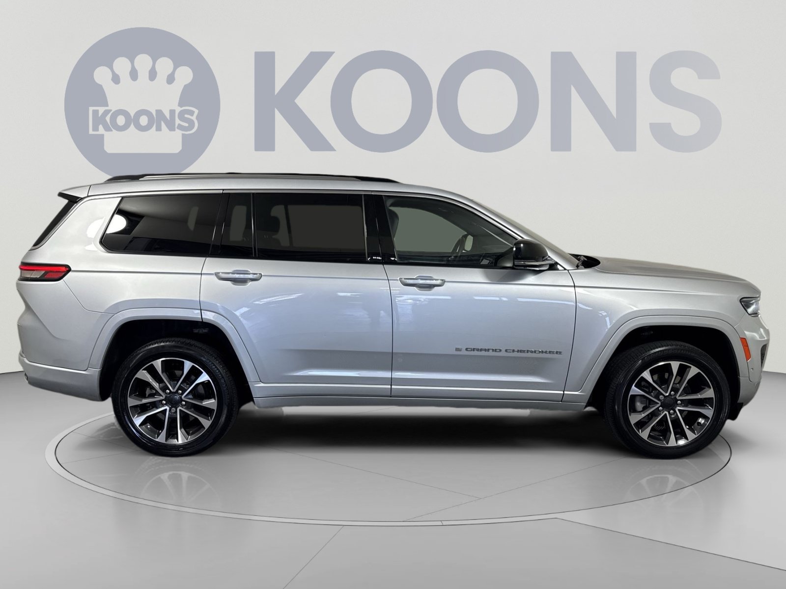 Used 2023 Jeep Grand Cherokee L Overland w/ Advanced Protech Group III AWD/4WD image 8
