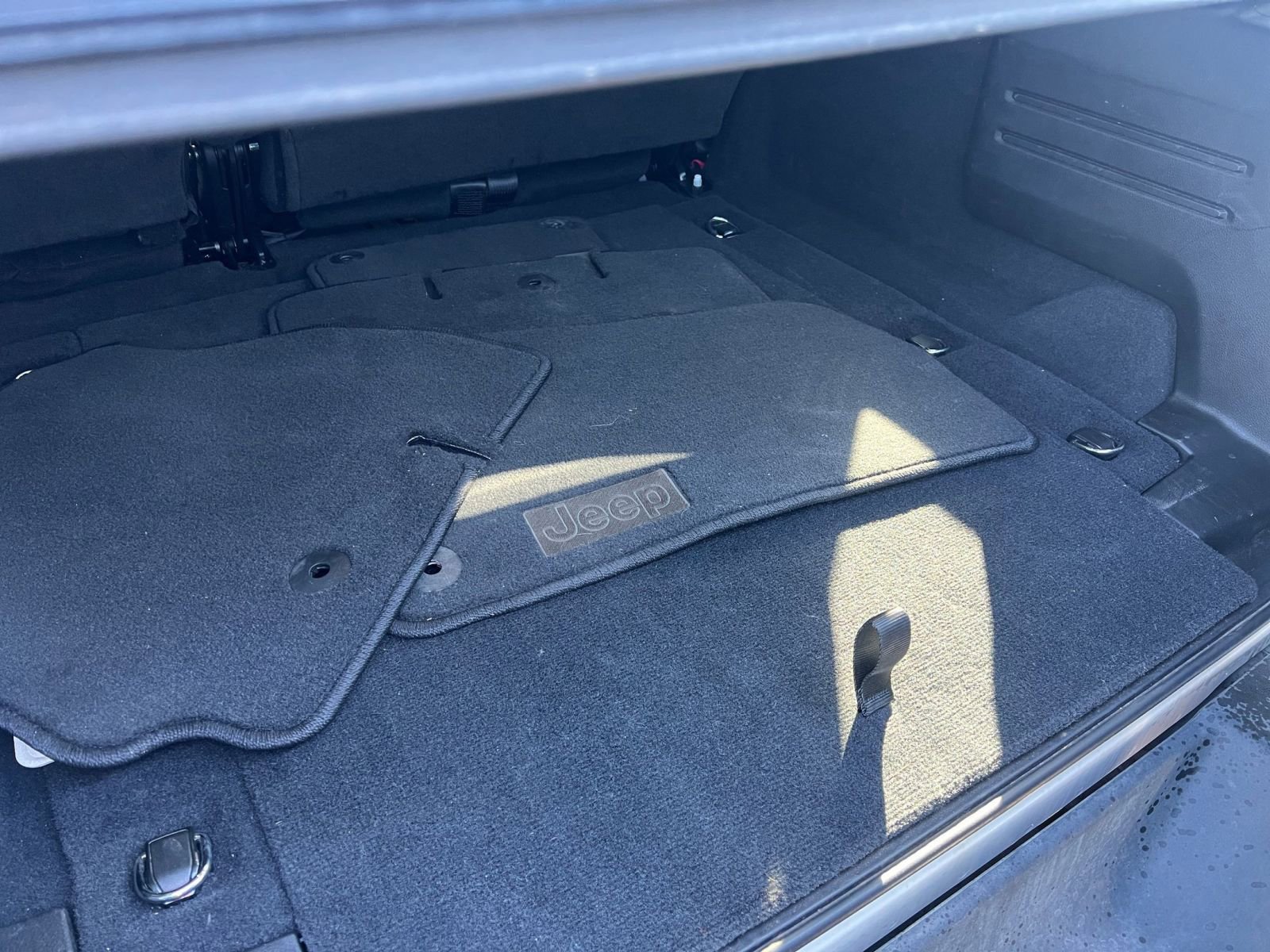Used 2025 Jeep Wrangler Sport S image 31