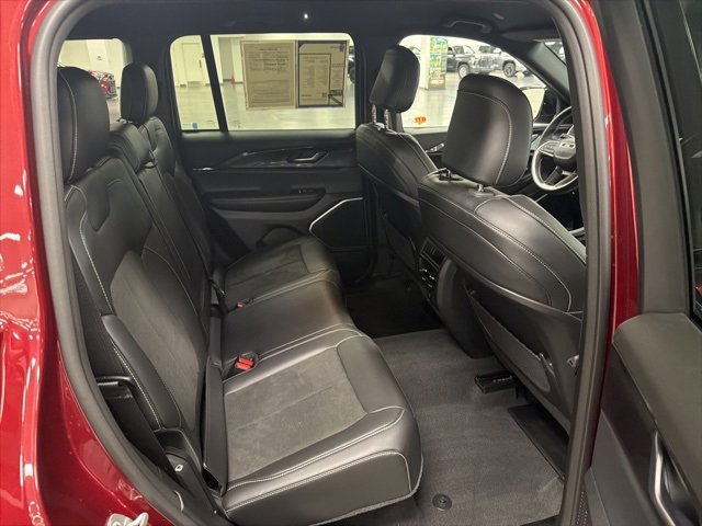 Used 2022 Jeep Grand Cherokee Altitude image 12