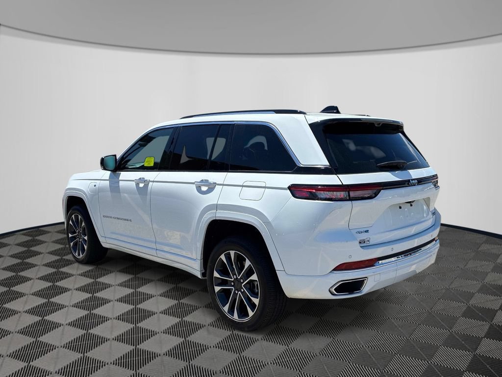 Used 2023 Jeep Grand Cherokee Overland w/ Luxury Tech Group IV AWD/4WD image 5