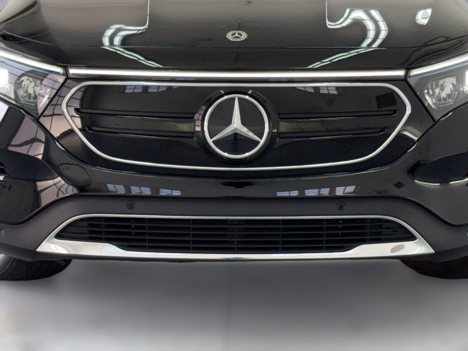 Used 2023 Mercedes-Benz EQB 300 4MATIC image 24