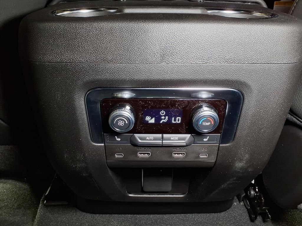 New 2026 GMC Yukon Denali w/ Denali Reserve Package image 13