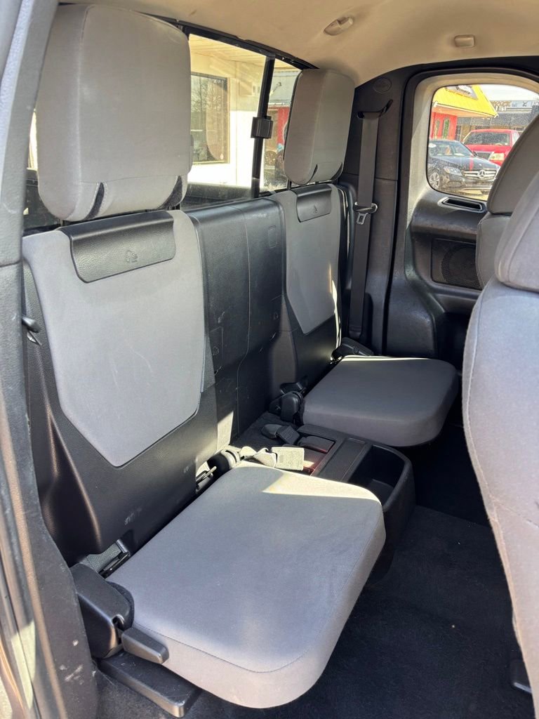 Used 2016 Toyota Tacoma SR5 w/ SR5 Appearance Package (SN) image 12