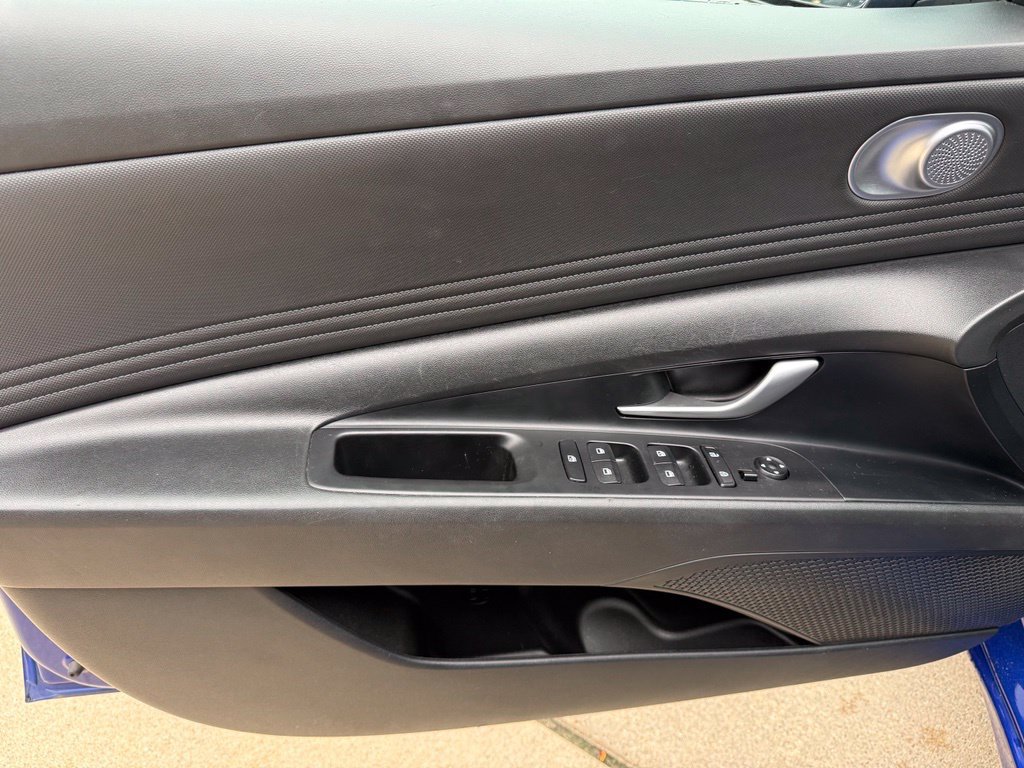 Used 2025 Hyundai Elantra Limited FWD image 20