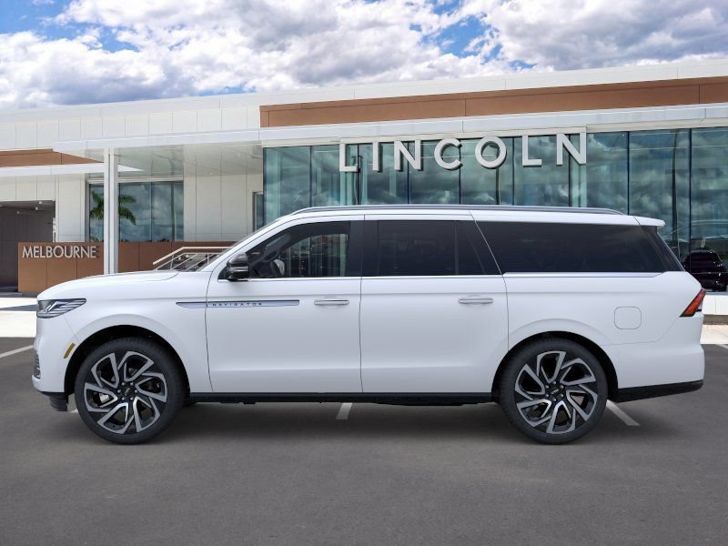 New 2026 Lincoln Navigator L Reserve AWD/4WD image 3