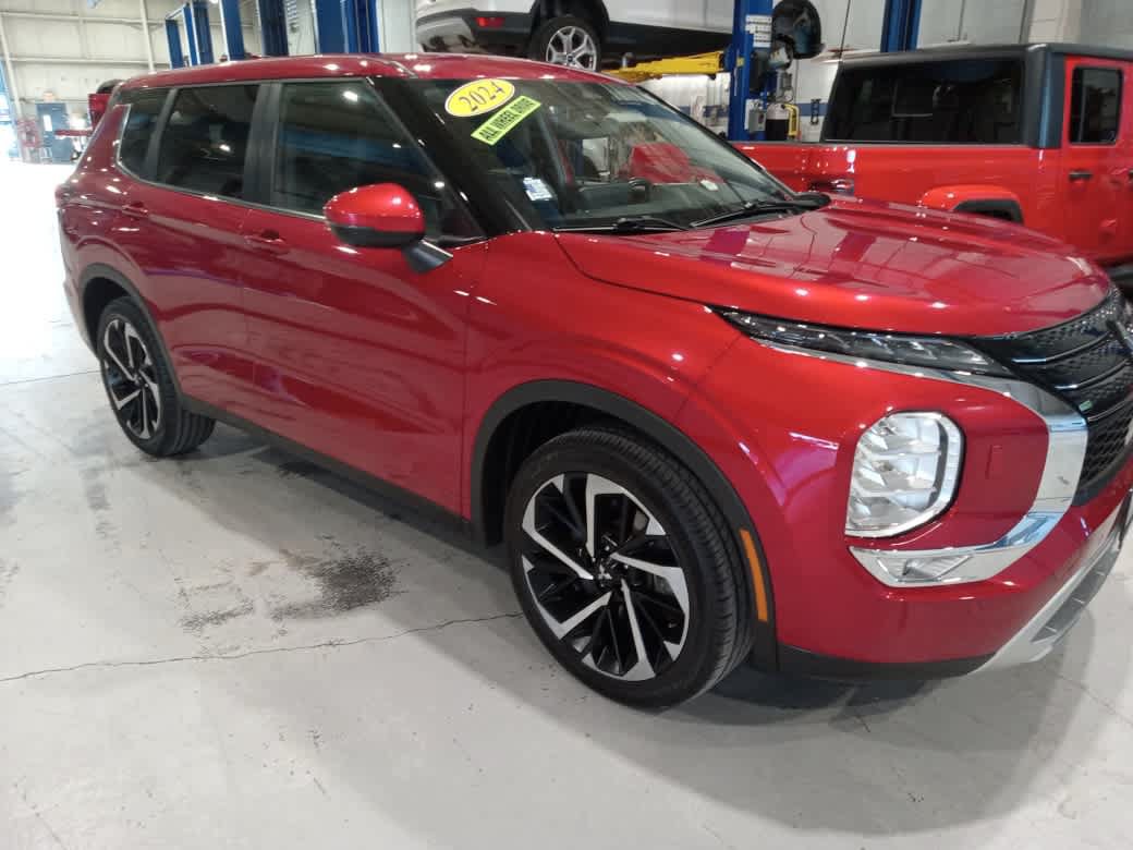 Used 2024 Mitsubishi Outlander SE AWD/4WD image 30