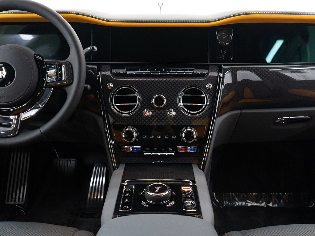 New 2027 Rolls-Royce Cullinan Black Badge AWD/4WD image 38