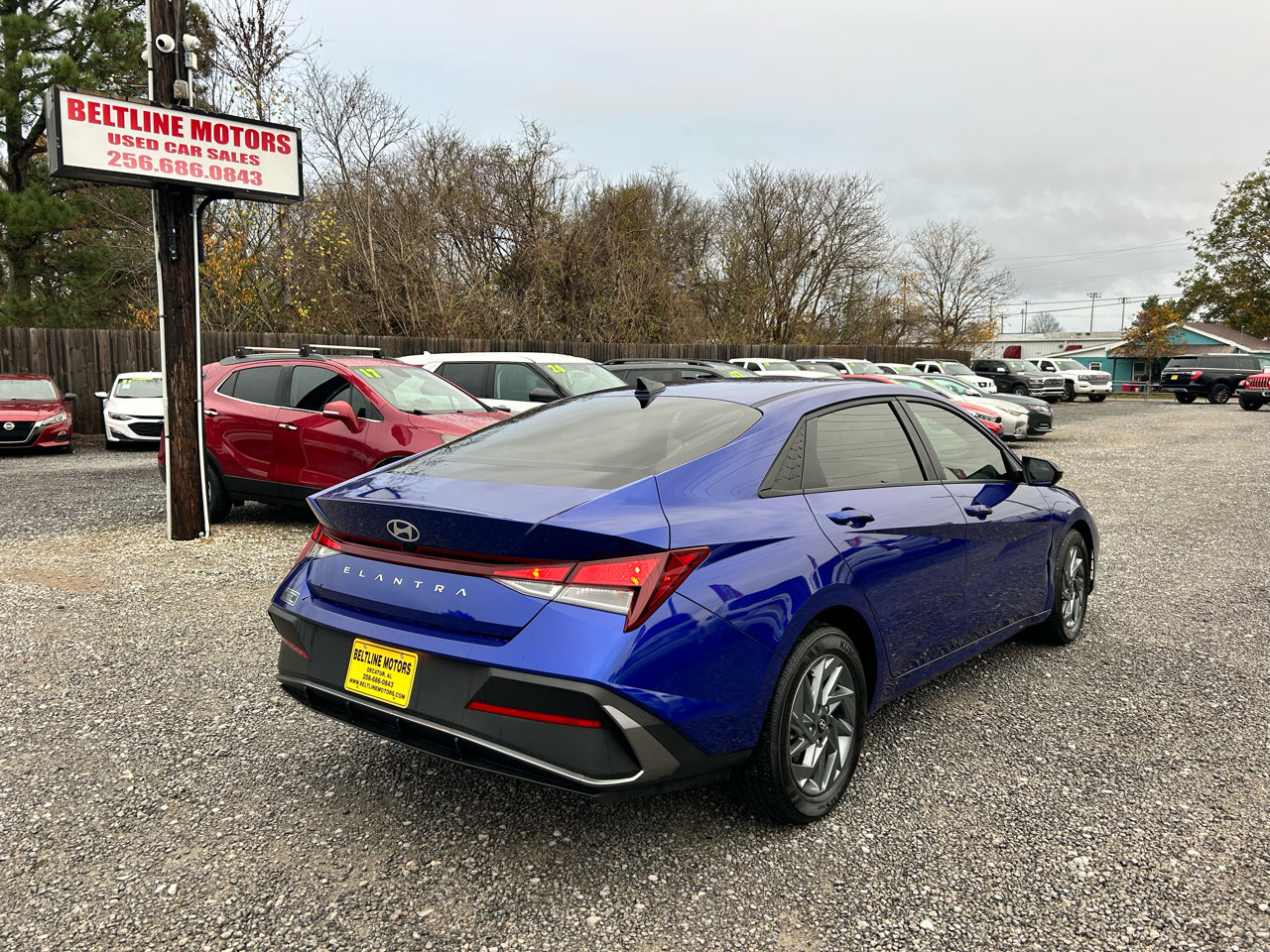 Used 2024 Hyundai Elantra SEL image 2
