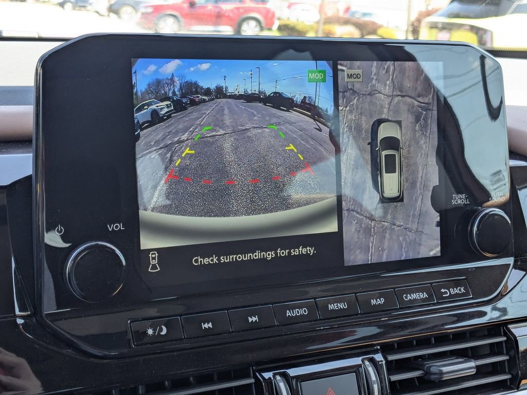 Certified 2024 Nissan Pathfinder Platinum w/ Black Appearance Package image 19