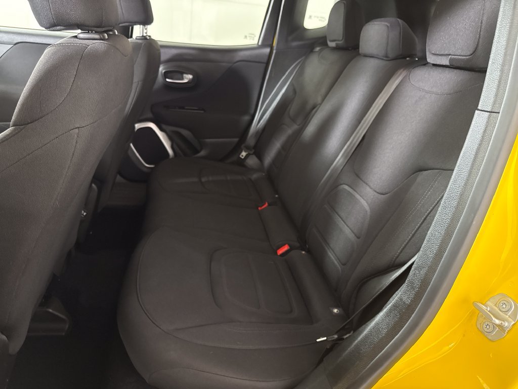 Used 2018 Jeep Renegade Latitude w/ Cold Weather Group AWD/4WD image 13