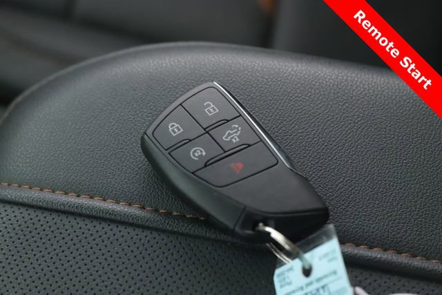 Used 2025 GMC Sierra 1500 AT4 w/ Technology Package AWD/4WD image 3