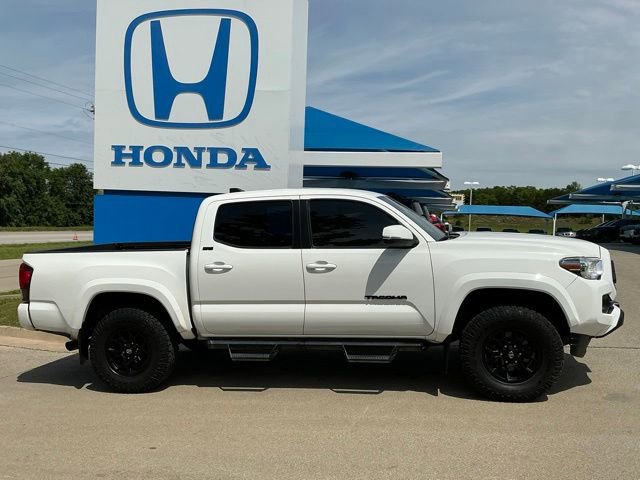 Used 2022 Toyota Tacoma SR5 w/ Technology Package AWD/4WD image 2