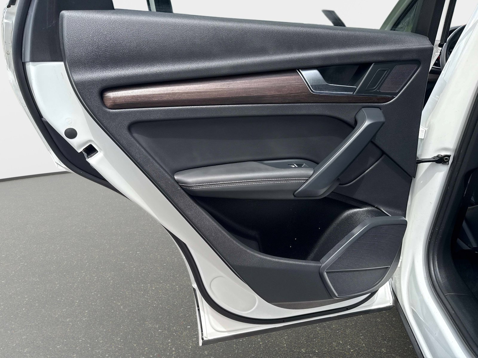 Used 2021 Audi Q5 Premium Plus w/ Premium Plus Package image 12