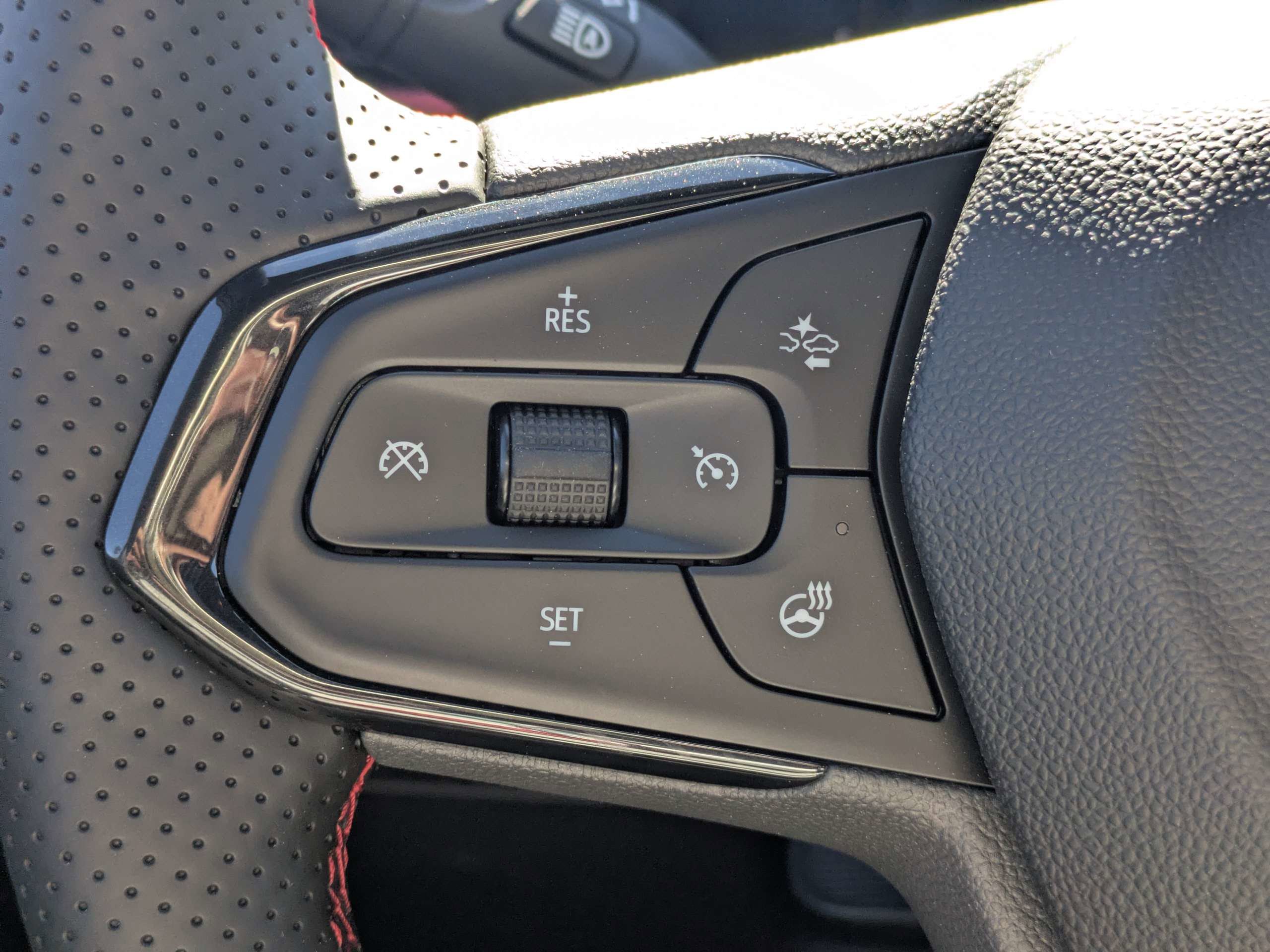 New 2026 Chevrolet Trax RS w/ Sunroof Package image 26