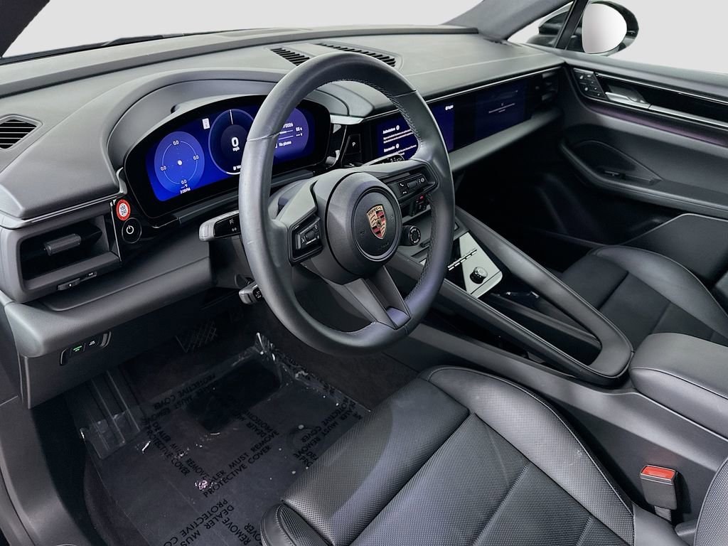 Certified 2025 Porsche Macan Electric RWD image 4
