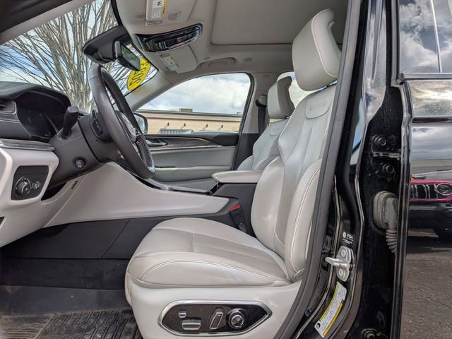 Certified 2023 Jeep Grand Cherokee Overland w/ Luxury Tech Group IV image 9