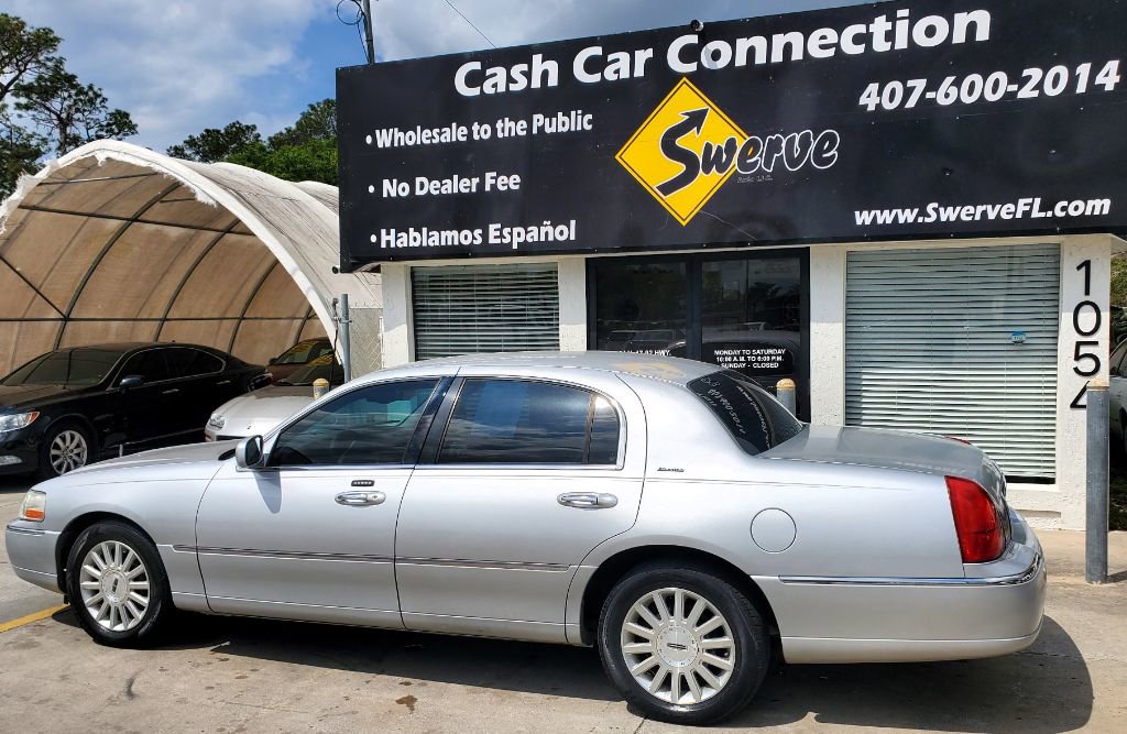 Used 2003 Lincoln Town Car Executive image 8