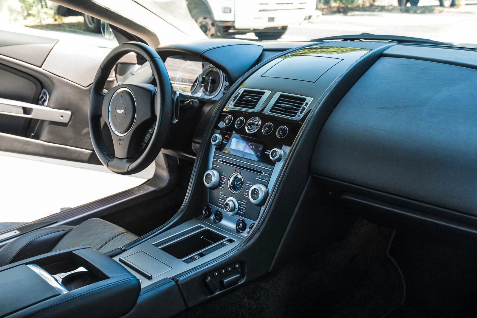 Used 2011 Aston Martin DB9 Coupe RWD image 21