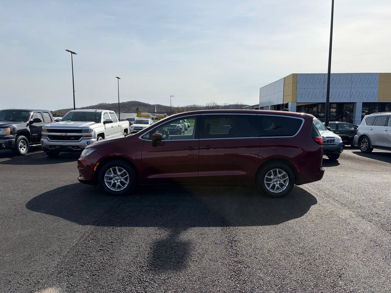Used 2021 Chrysler Voyager LX FWD image 6