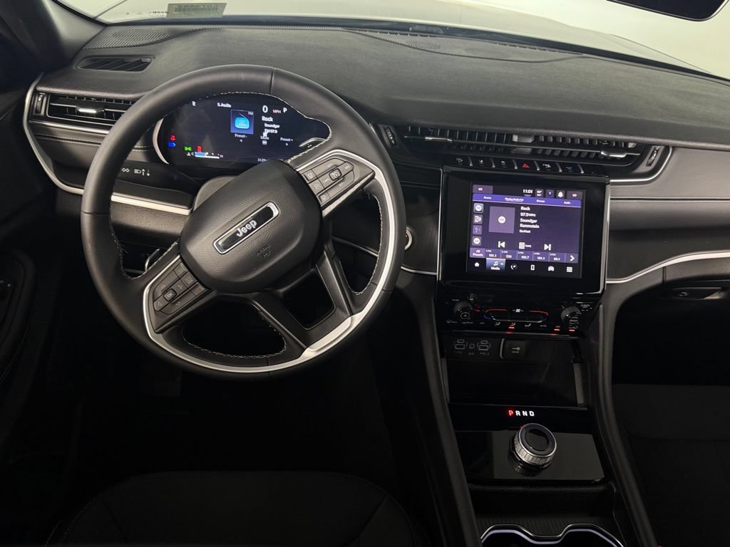 Certified 2025 Jeep Grand Cherokee Laredo X RWD image 14