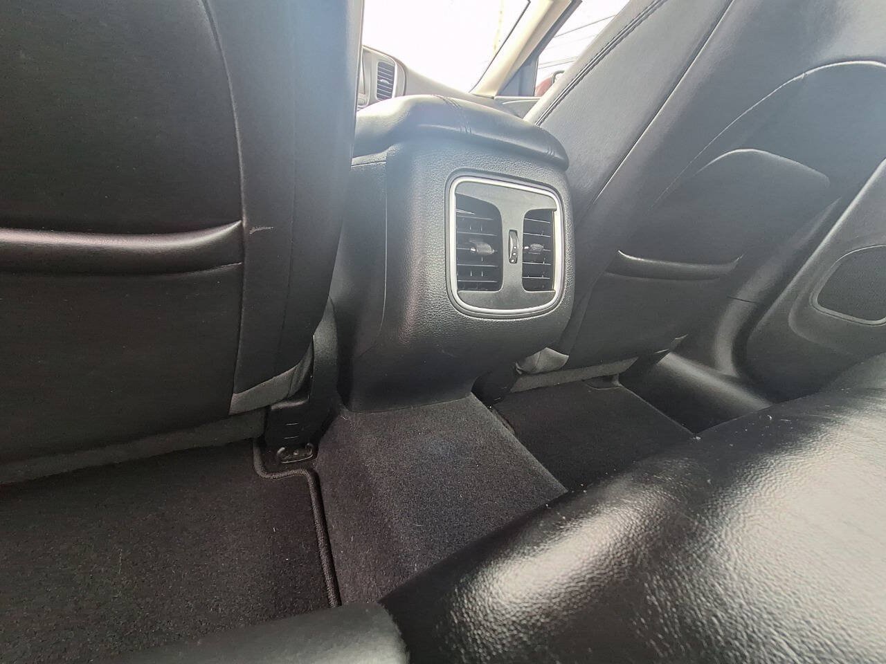 Used 2016 Chrysler 200 Limited Platinum w/ Comfort & Convenience Group FWD image 18