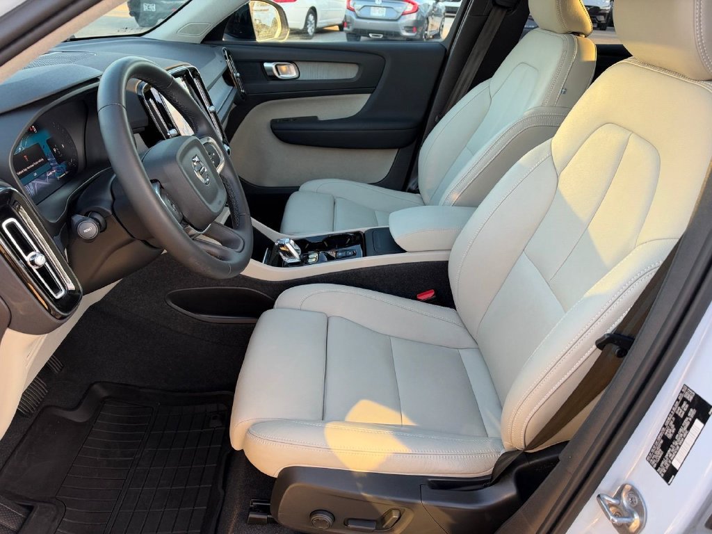 Certified 2024 Volvo XC40 B5 Plus w/ Protection Package Premier AWD/4WD image 8