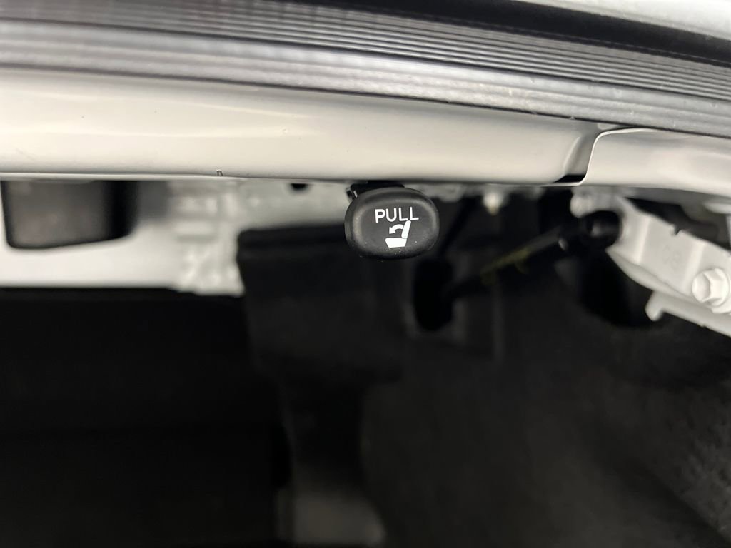 Used 2025 Toyota Camry SE image 29