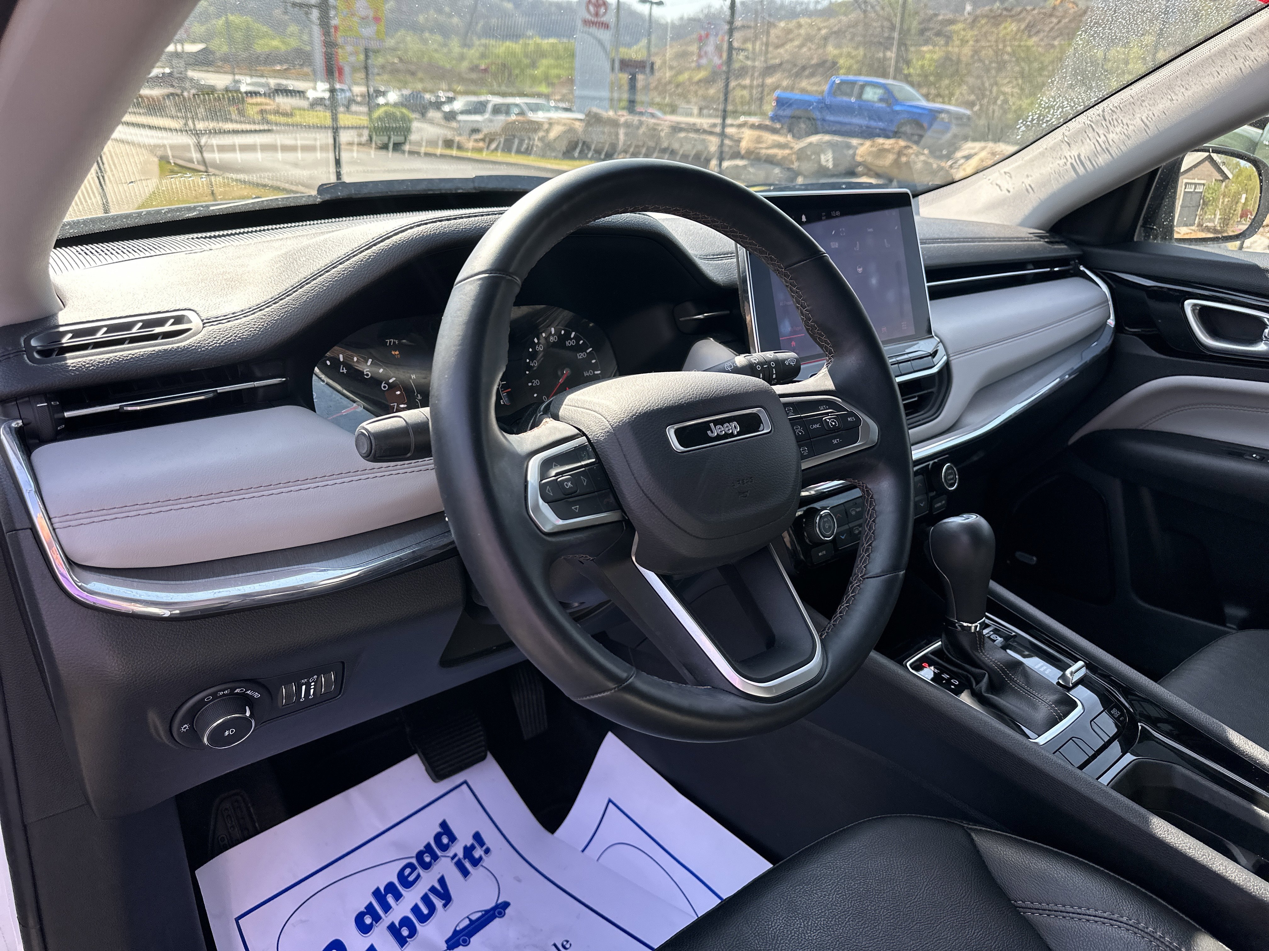 Used 2022 Jeep Compass Limited w/ Sun and Sound Group image 17