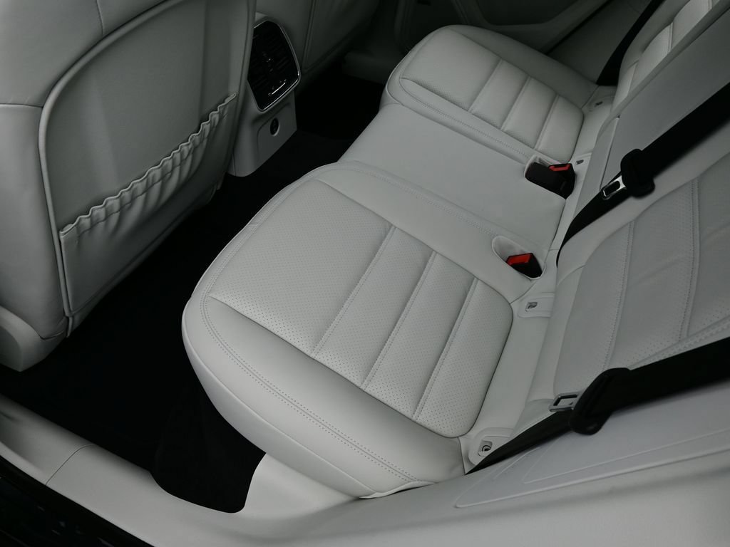 Certified 2026 Porsche Macan AWD/4WD image 14