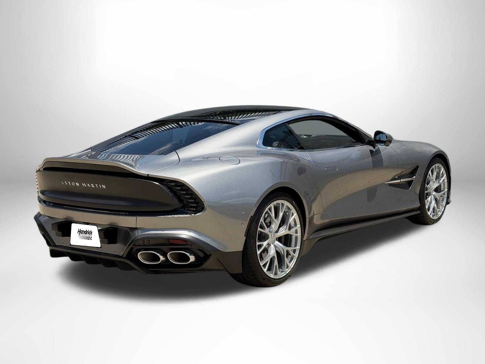 Used 2025 Aston Martin Vanquish RWD image 13