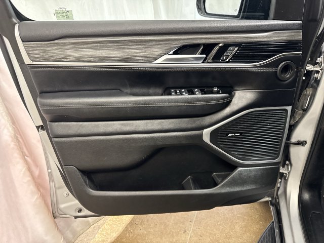 Used 2024 Jeep Wagoneer L Series II w/ Flexible Seating Group AWD/4WD image 22