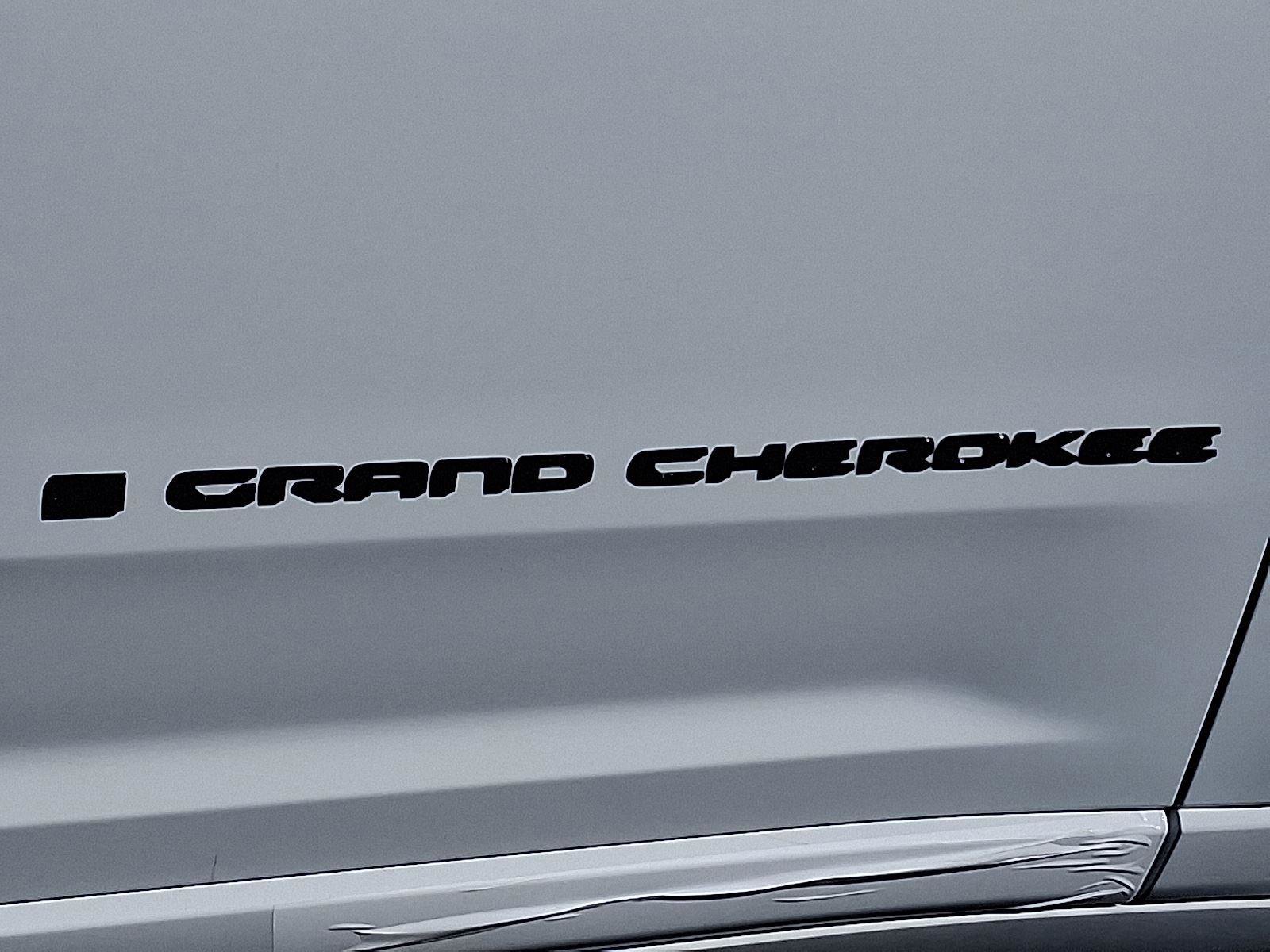 New 2025 Jeep Grand Cherokee Summit image 17