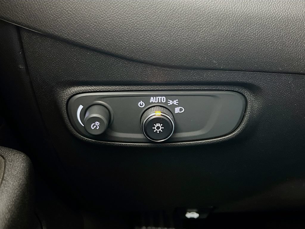 Used 2023 Chevrolet Equinox LS w/ LS Convenience Package AWD/4WD image 32