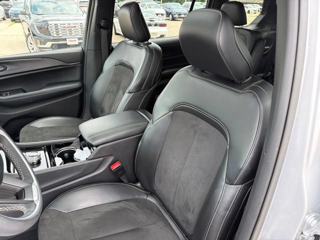 Used 2023 Jeep Grand Cherokee L Laredo AWD/4WD image 13