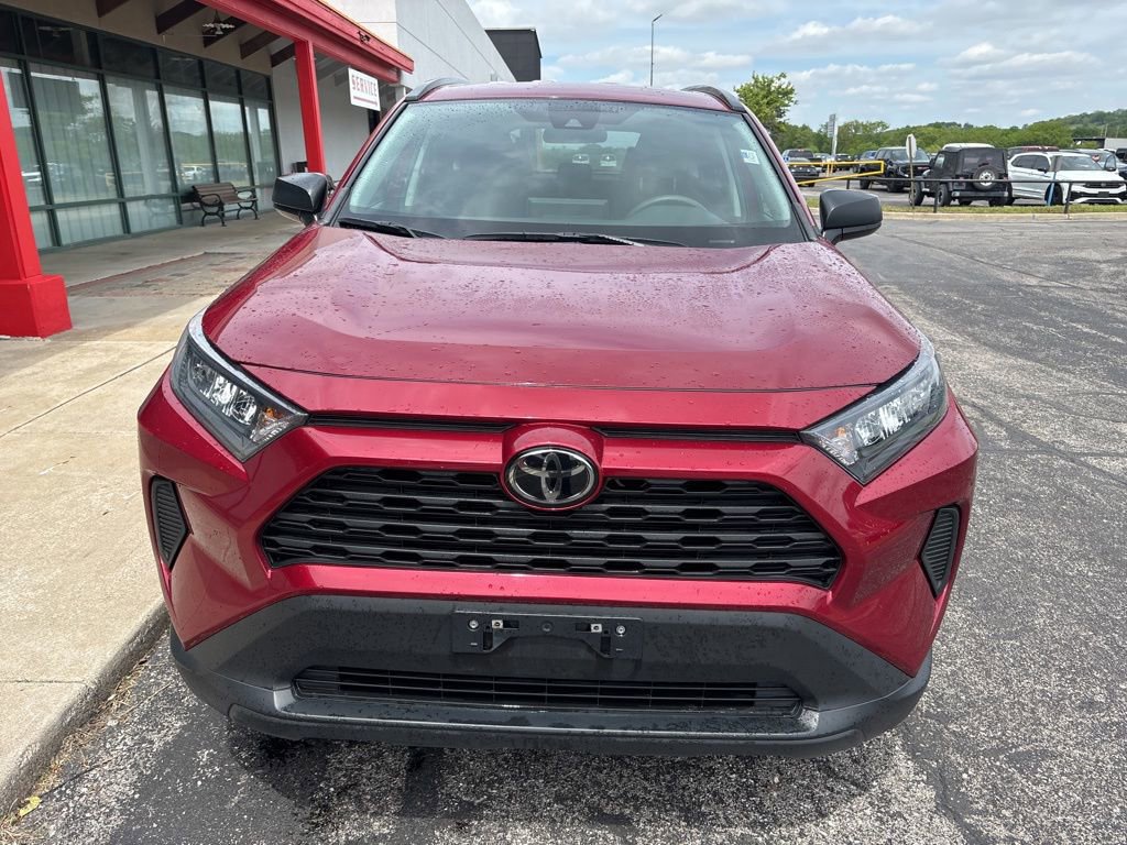 Used 2021 Toyota RAV4 LE AWD/4WD image 2