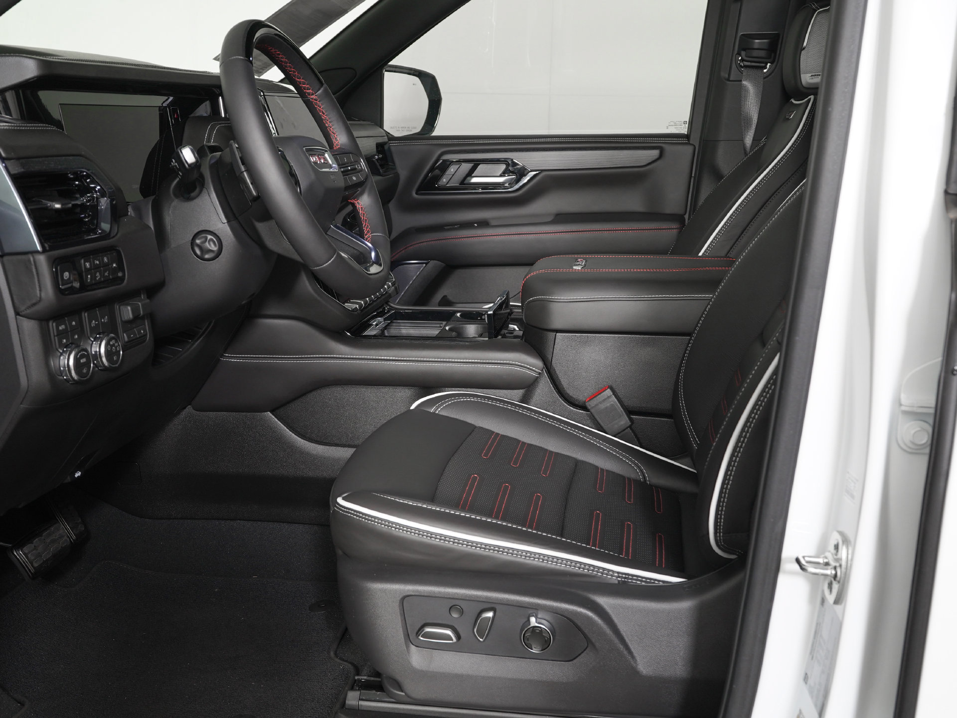 Used 2026 GMC Yukon AT4 Ultimate AWD/4WD image 17