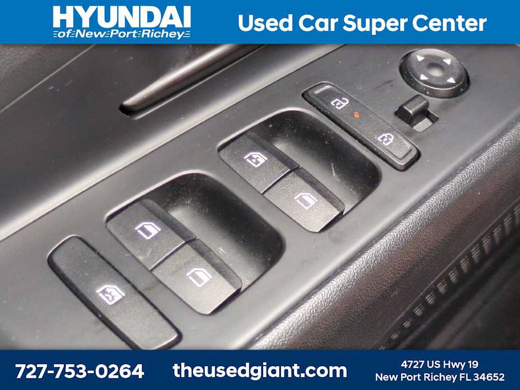 Used 2025 Hyundai Elantra Sport FWD image 23