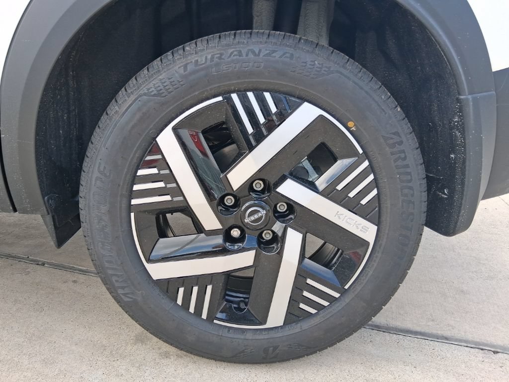 New 2026 Nissan Kicks SV w/ SV Premium Package FWD image 28