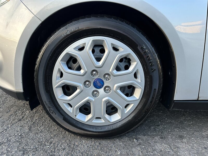 Used 2012 Ford Focus SE FWD image 9
