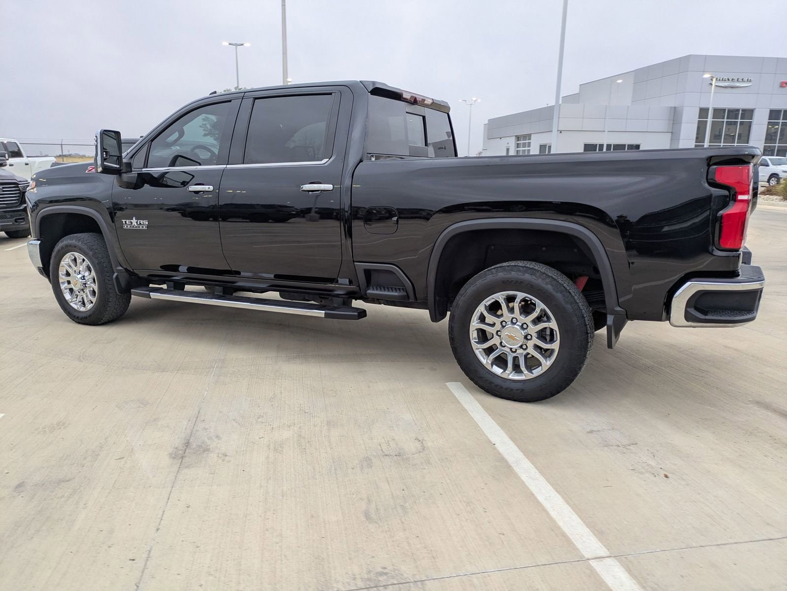 Used 2025 Chevrolet Silverado 2500 LTZ w/ LTZ Premium Texas Edition image 6