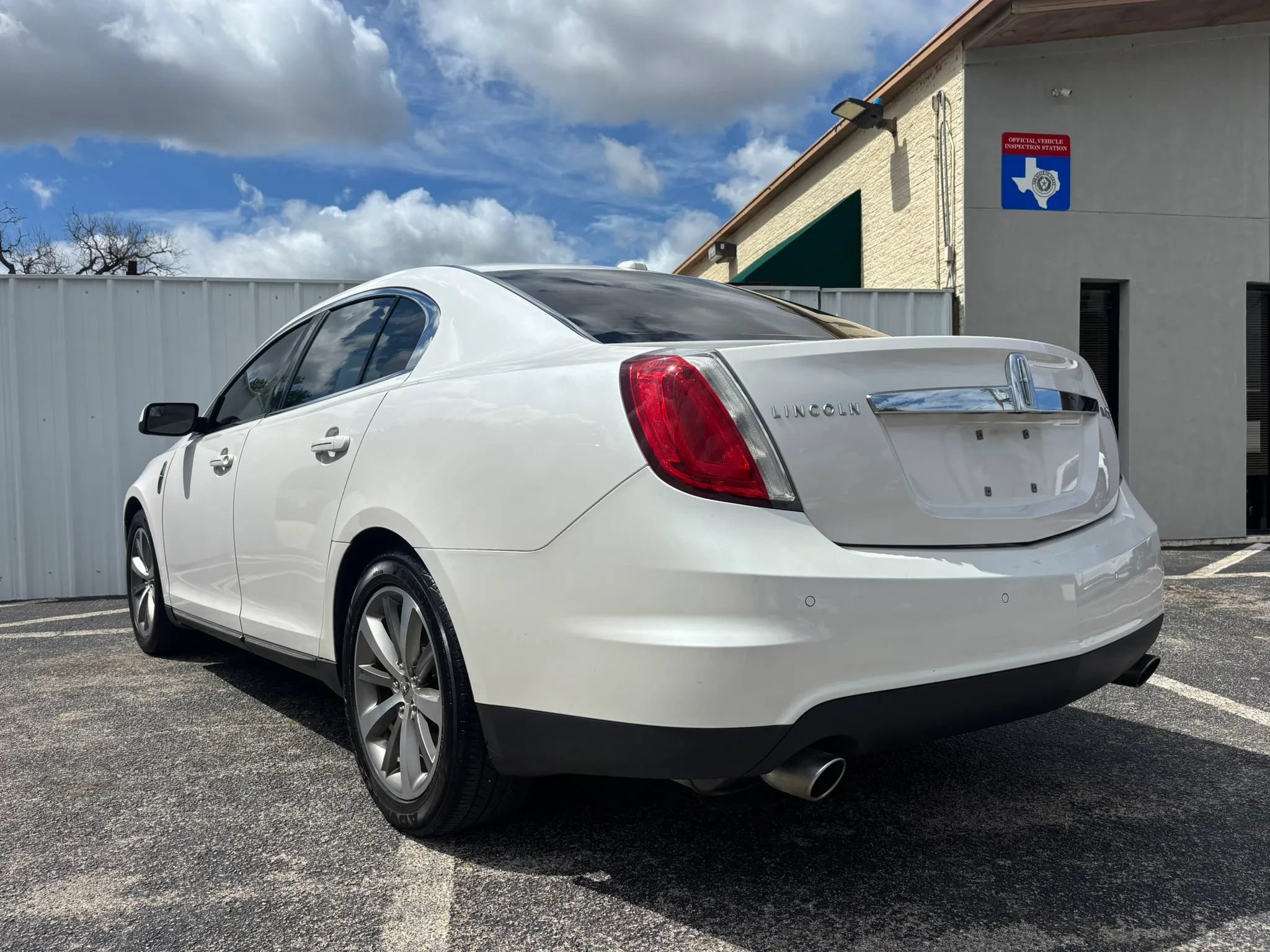 Used 2011 Lincoln MKS FWD image 3