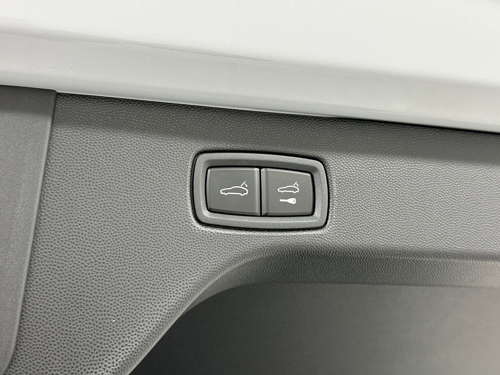 Certified 2025 Porsche Macan Electric image 57