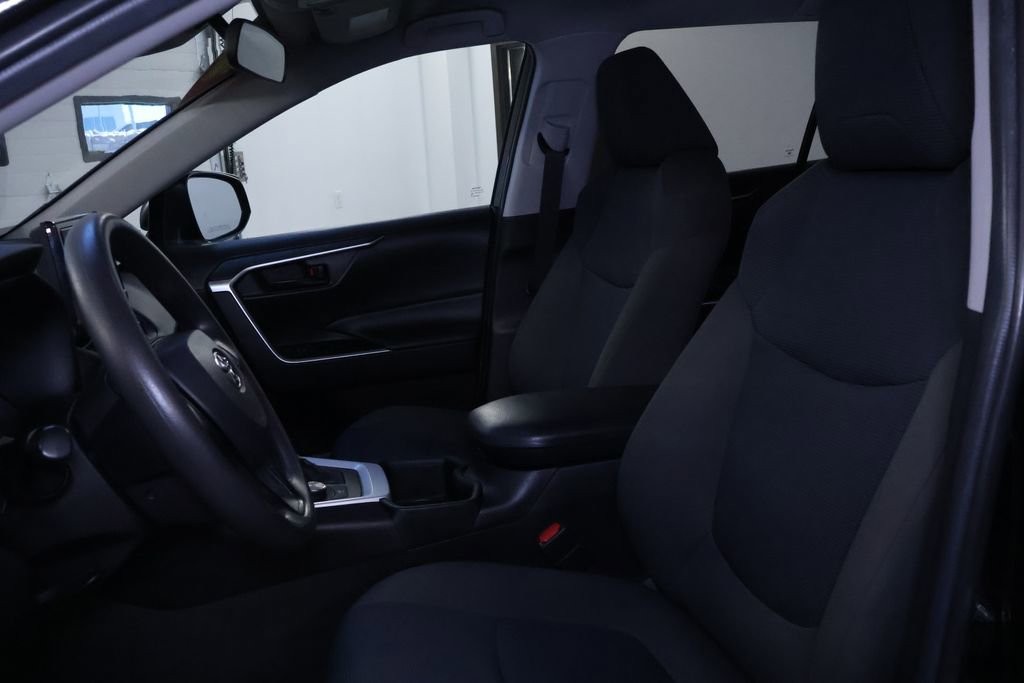 Used 2022 Toyota RAV4 LE AWD/4WD image 14